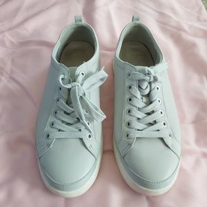 Vionic leather grey tennies. size 9.5. Little wear.